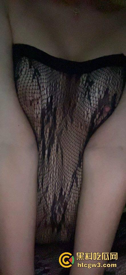 骚还得看女大学生 济南大学【黄诗涵】给异地男友拍小黄图 宿舍里秀乳钉 真特么骚到骨子里!-12