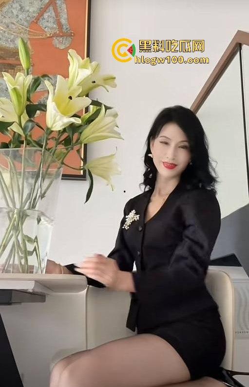 抖音成熟御姐【魔都女人俗称魔女】不良视频曝光，极品尤物风情万种啪啪漏奶，成熟女人的魅力太吸引人了！-7