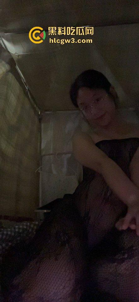 骚还得看女大学生 济南大学【黄诗涵】给异地男友拍小黄图 宿舍里秀乳钉 真特么骚到骨子里!-18