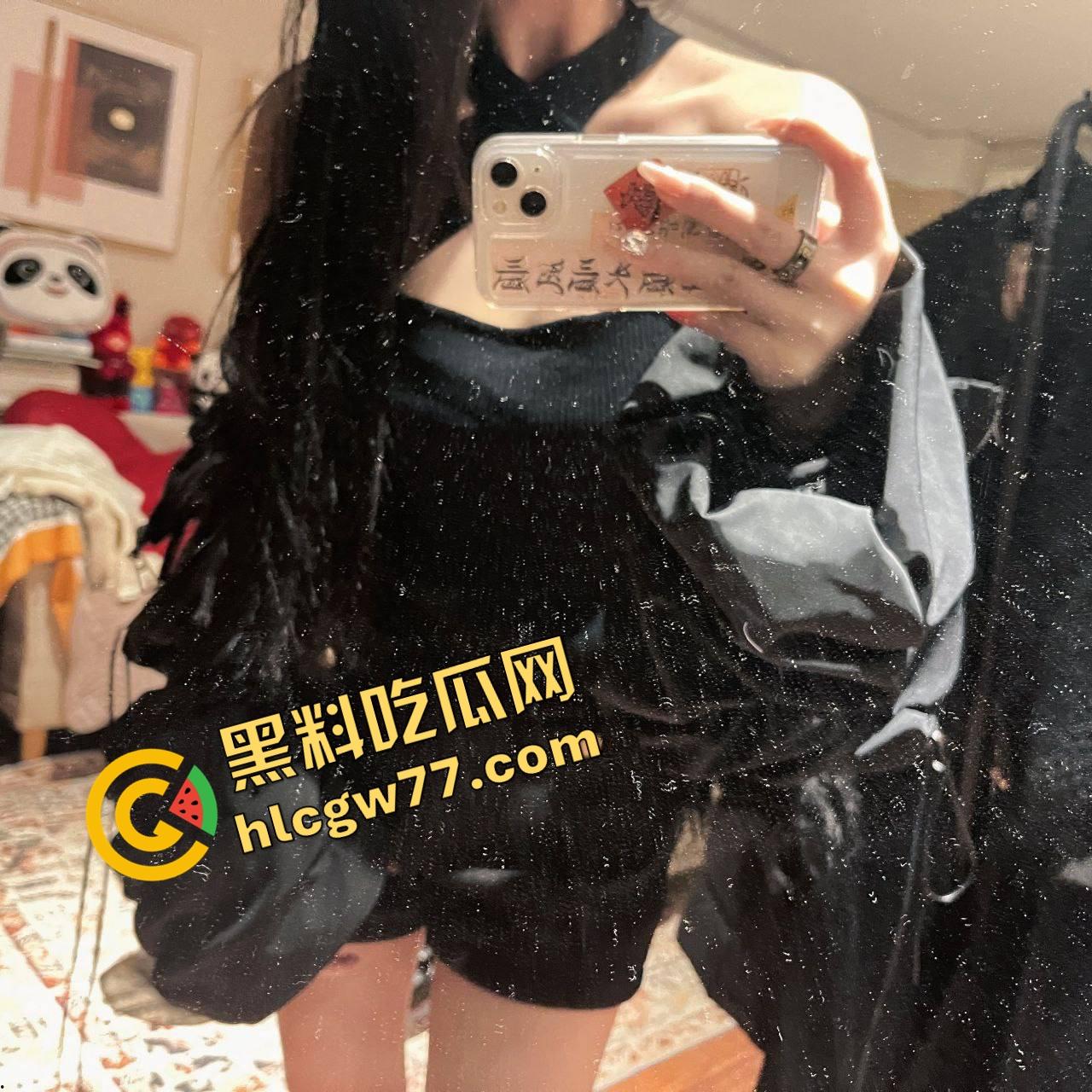 重庆御姐护士『图米海』被开盒,穿情趣抠逼拍片流出,腿长屁股翘骚话说得贼带劲,这女的男人全看哭了!-7