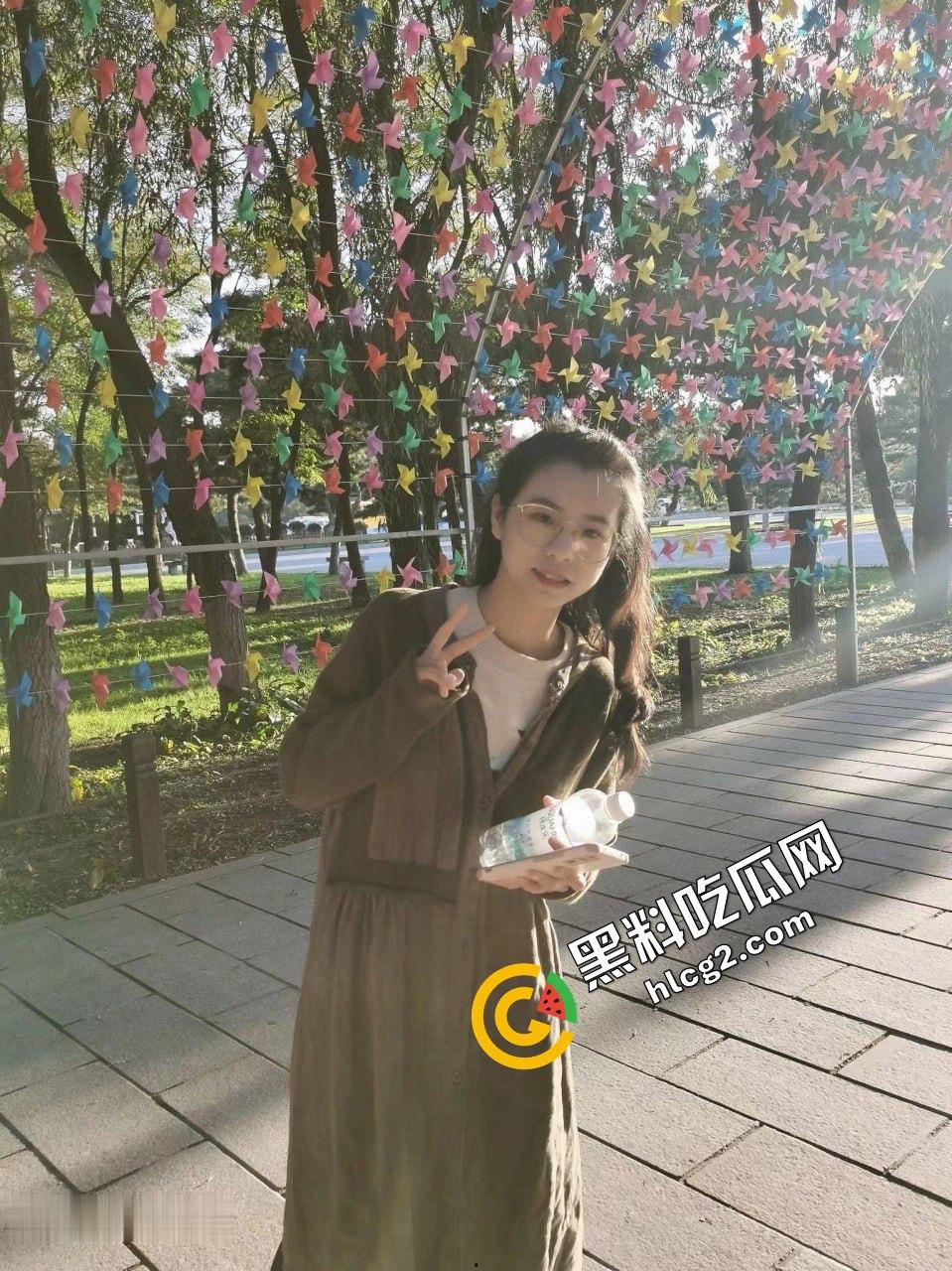 四川广元金融前台『周雨婷』假期与男友多体位爆干 按着鸡巴塞进肥逼里 前任曝出性爱视频!-2