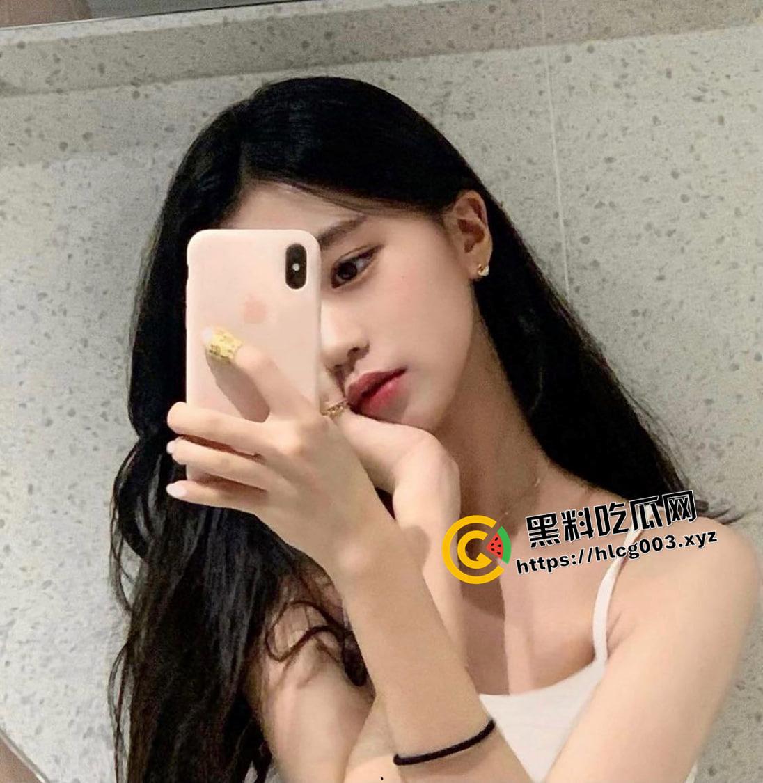 外网疯传!泰国百万粉丝网红【pimm mmss】口交自慰视频被金主流出 开朗嫩妹嘴里都是活 人美逼受罪-8