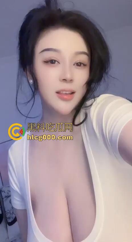 实话说面对这样大奶的防守可能撑不过5分钟!巨乳肥臀,顶级的S型身材,到底是谁在操这种逼啊!-1