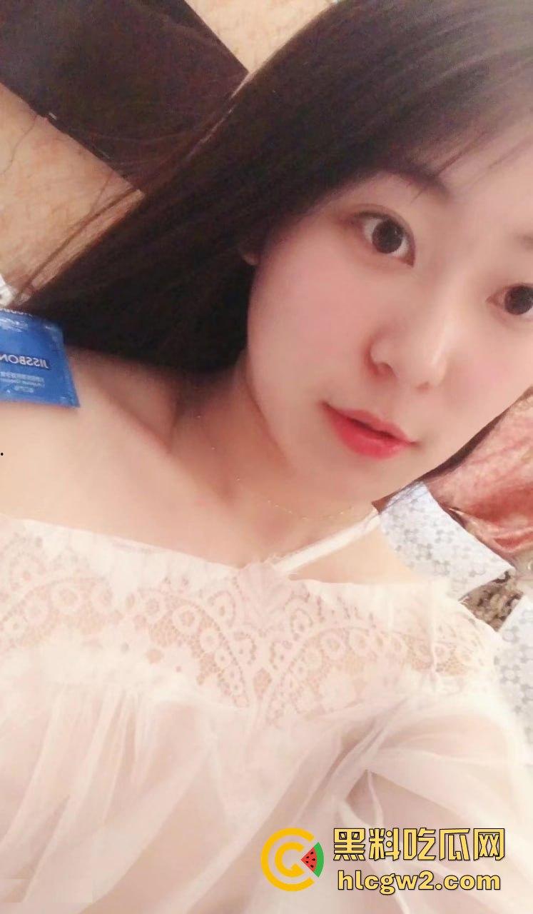 已婚反差小少妇与老公私密日常曝光!口活好得离谱,玩得不小心泚得满脸都是!-4