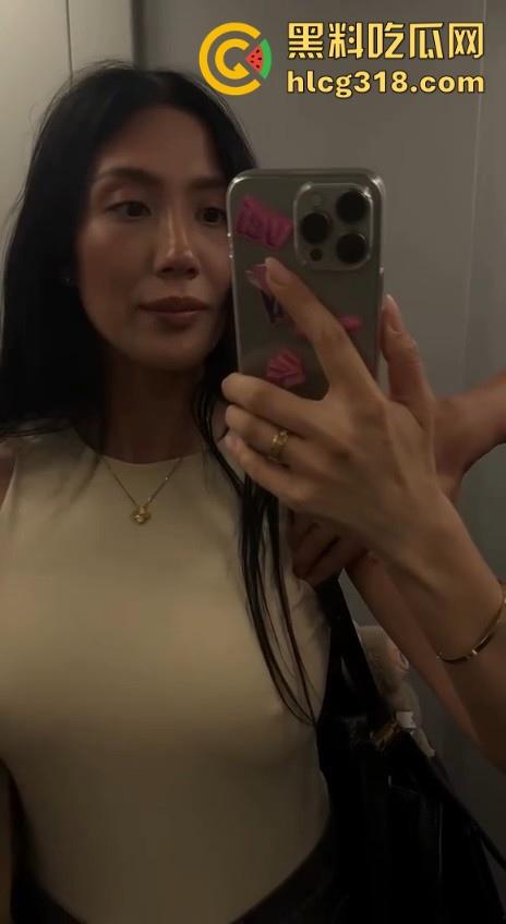 约炮成熟御姐,真空巨乳勾引奶头清晰可见,直接没忍住上手了,无套内射蜜桃嫩穴,真是人间极品!-4