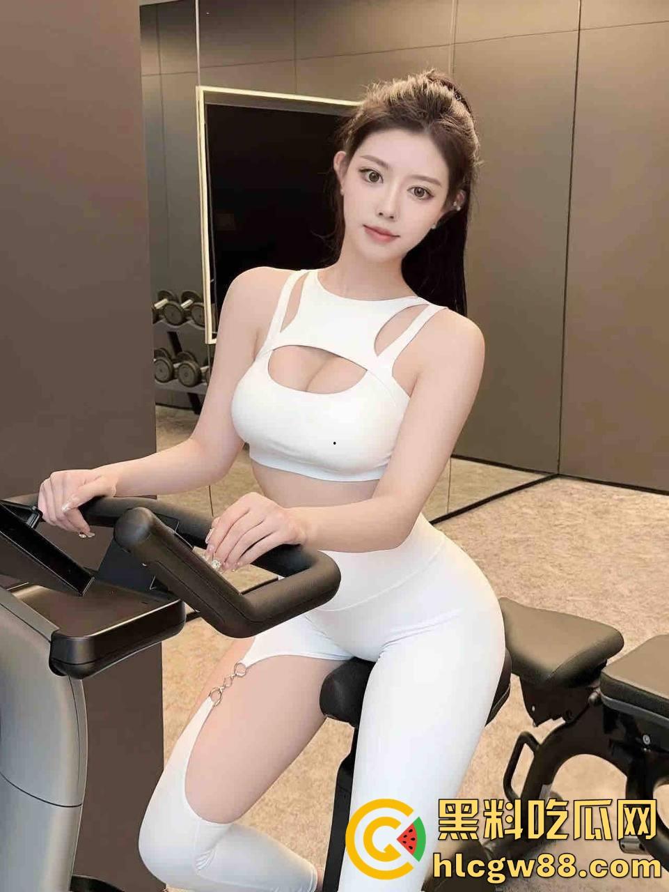 广州公园野战新玩法,骚货女在摇摇椅上浪叫不止,春天才刚暖,这就忍不住出来嗨了?-4