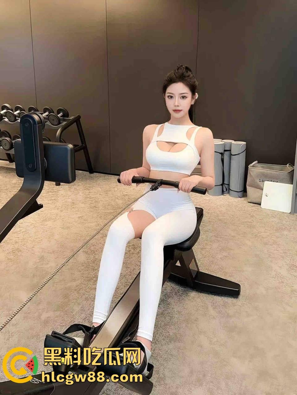 广州公园野战新玩法,骚货女在摇摇椅上浪叫不止,春天才刚暖,这就忍不住出来嗨了?-5