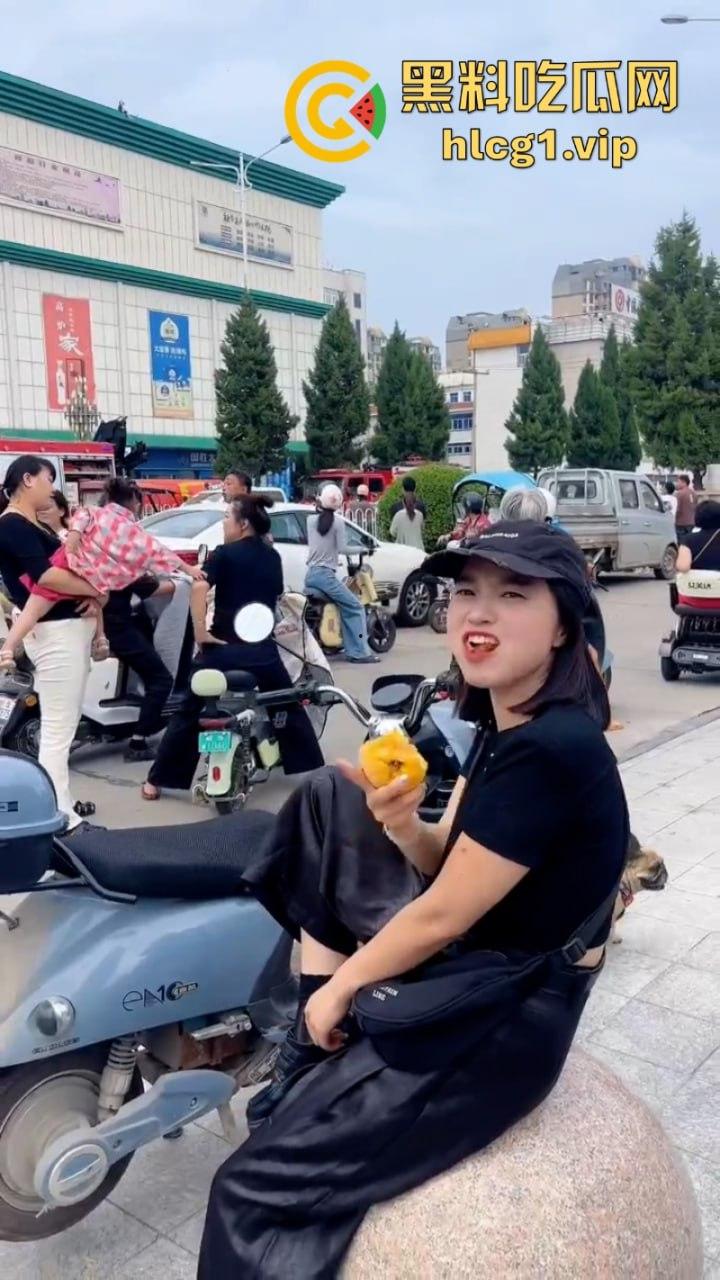 美女有什么烦恼呢!安徽亳州谯城区人民路盖盛祥 一美女想不开跳楼!-6