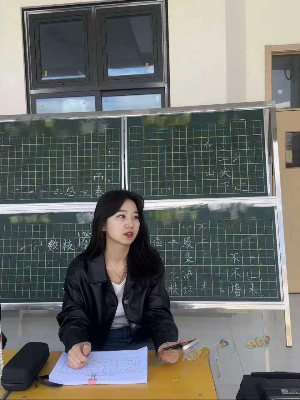 小学语文女老师【左茜】,被男友玩腻后曝出女老师,如此清纯在别人胯下竟是一条母狗!-3