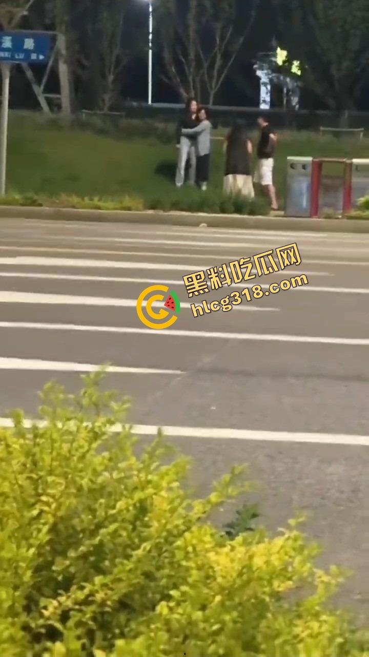 苏州石湖抓奸,小姑子偷情姐夫当街喊老公,亲姐怒吼开撕你喊得真顺嘴啊!-3