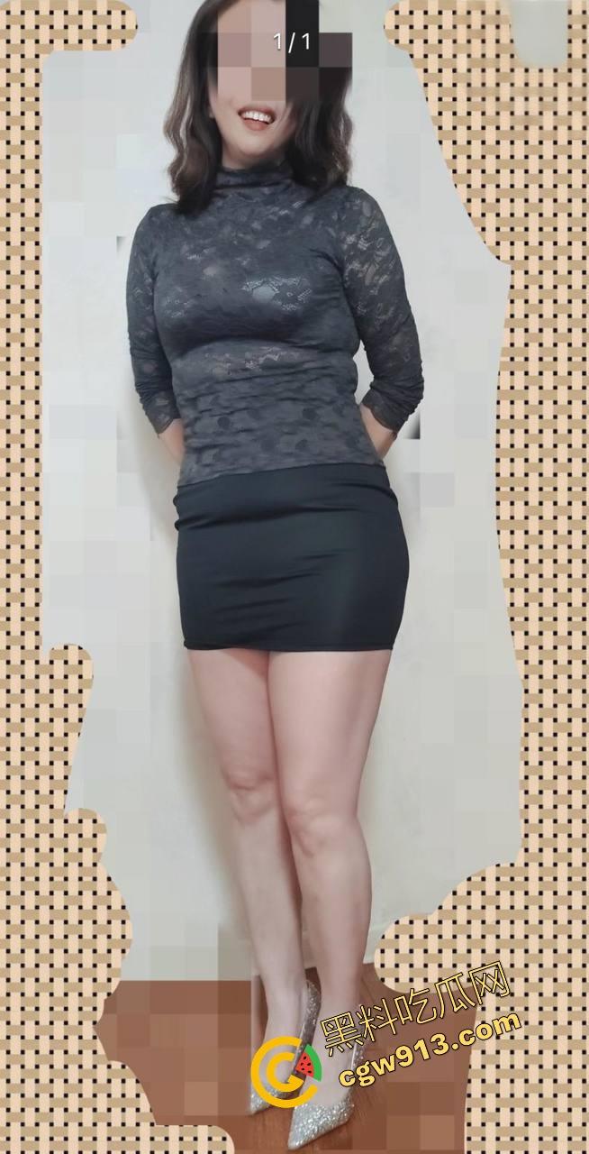 三十岁风骚已婚阿姨半夜敲我门,黑丝吊带内裤让我内射她,主动扒开骚穴让我舔,换着姿势猛干半小时!-4