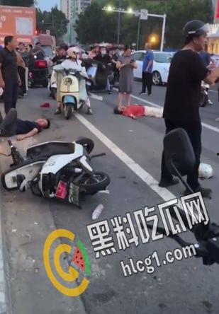 江苏连云港发生一起重大的交通事故!醉酒老头冲撞人群导致7死19伤!现场惨不忍睹!-7