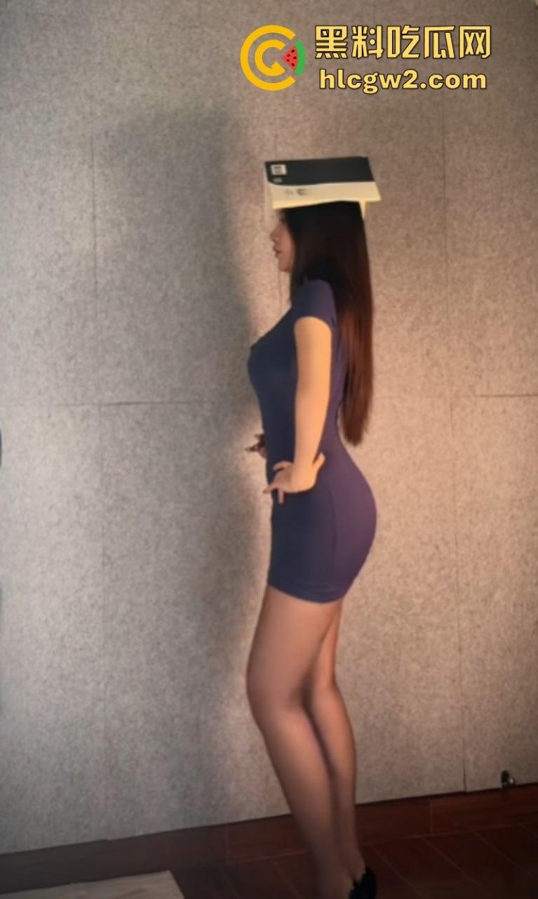 先天炮架圣体抖音网红【000】 付费福利流出 逆天美腿配黑丝 丁字骚裤抠肥逼 简直极品!-2