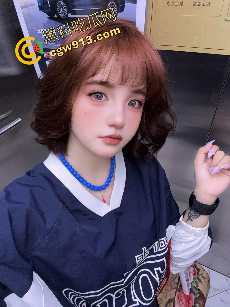 三十岁风骚已婚阿姨半夜敲我门,黑丝吊带内裤让我内射她,主动扒开骚穴让我舔,换着姿势猛干半小时!-5