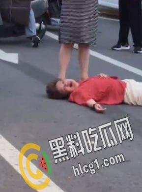 江苏连云港发生一起重大的交通事故!醉酒老头冲撞人群导致7死19伤!现场惨不忍睹!-8