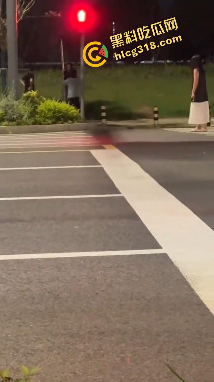 苏州石湖抓奸,小姑子偷情姐夫当街喊老公,亲姐怒吼开撕你喊得真顺嘴啊!-10