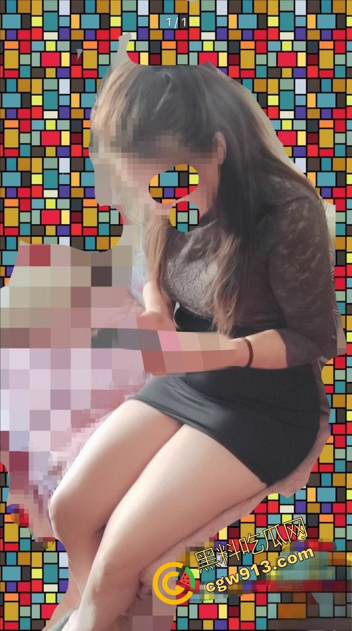 三十岁风骚已婚阿姨半夜敲我门,黑丝吊带内裤让我内射她,主动扒开骚穴让我舔,换着姿势猛干半小时!-6