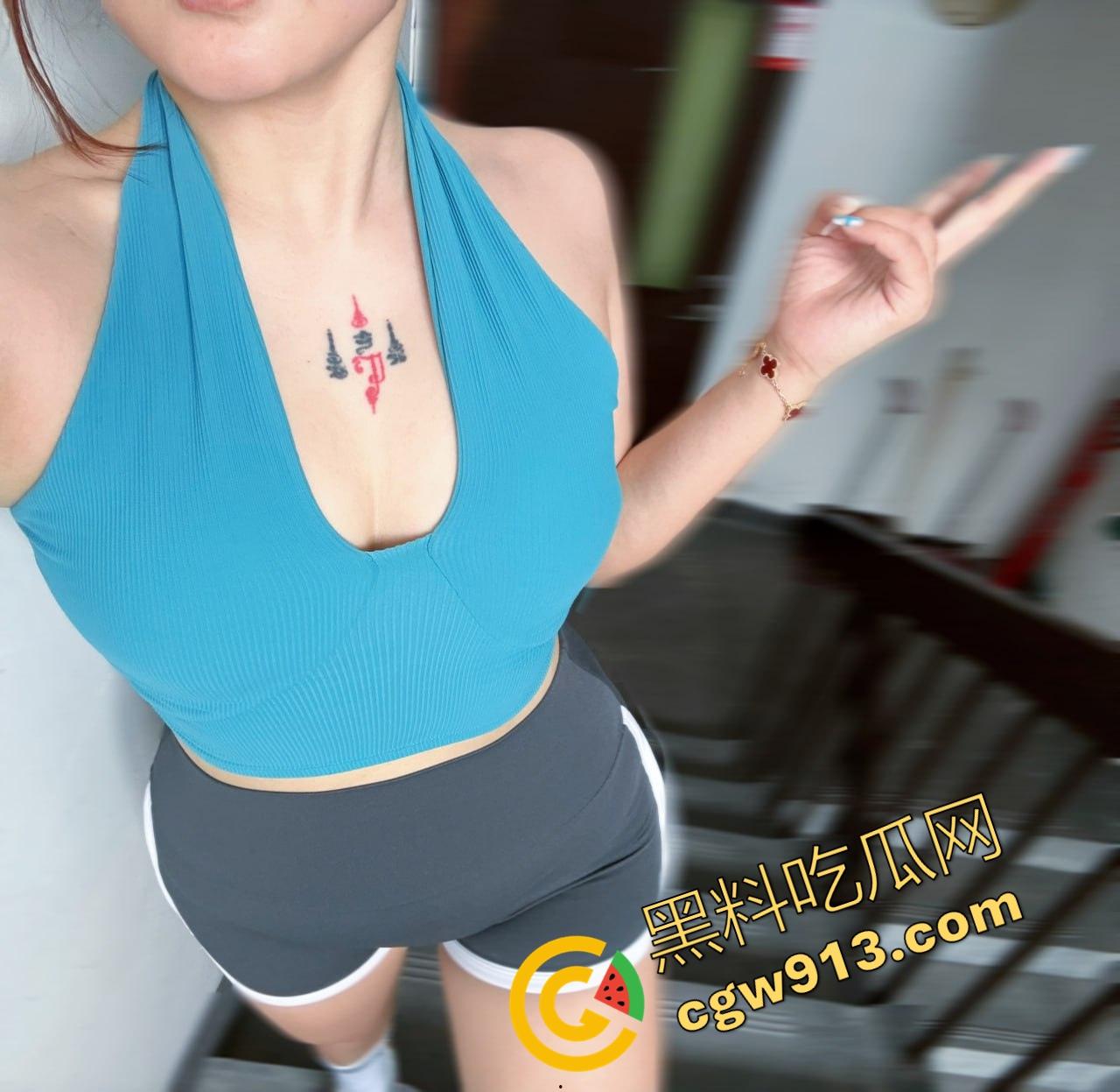 三十岁风骚已婚阿姨半夜敲我门,黑丝吊带内裤让我内射她,主动扒开骚穴让我舔,换着姿势猛干半小时!-7