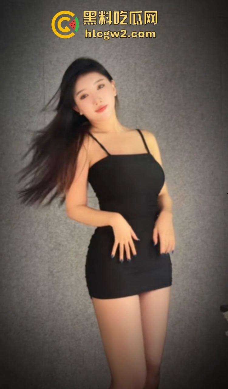 先天炮架圣体抖音网红【000】 付费福利流出 逆天美腿配黑丝 丁字骚裤抠肥逼 简直极品!-7