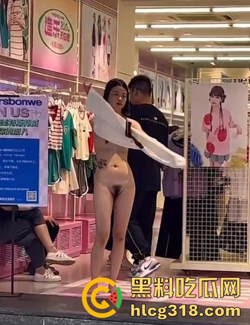 又是主人的任务吗?短发小妹全裸游街,毫无忌惮大庭广众下脱光衣服走秀,逼毛巨乳清晰可见!-2