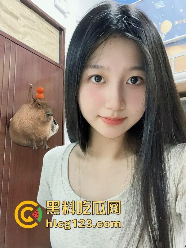 清纯不复存在!华南师大眼镜妹白琦珊云盘性爱片外泄,男友用情趣道具把她的小穴玩成流水工厂!-1