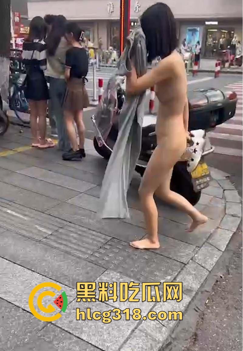 又是主人的任务吗?短发小妹全裸游街,毫无忌惮大庭广众下脱光衣服走秀,逼毛巨乳清晰可见!-7