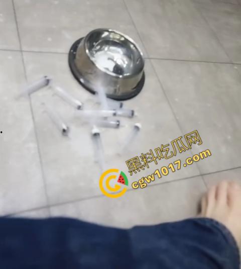 SM窒息欲望的极端游戏!极品身材清纯女学生,在黑暗中尖叫,不明液体与水的夹击,令人毛骨悚然!-7