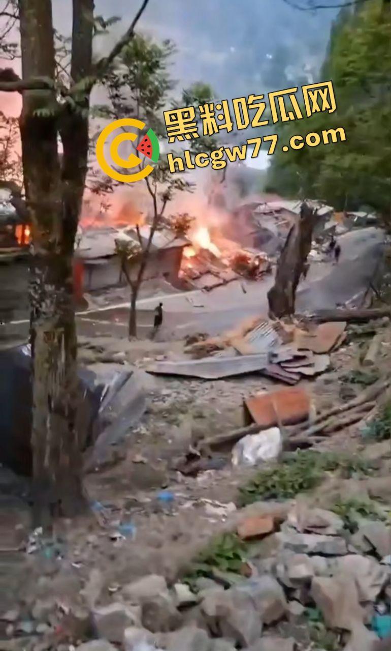 印巴局势炸裂!指挥官游戏玩多了,在游戏中的战术全部实施到现实中了!农民头被炸烂!-3