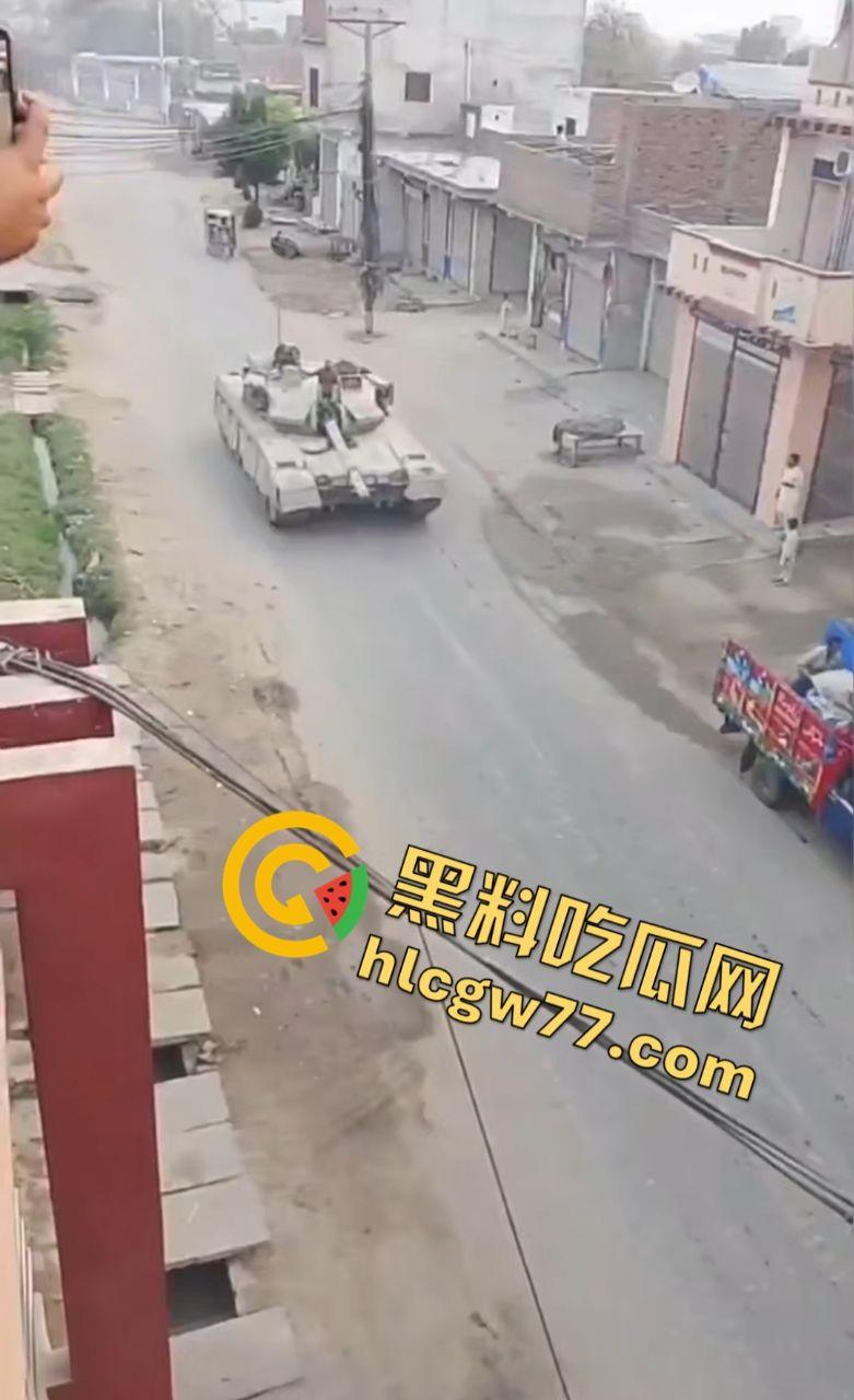 印巴局势炸裂!指挥官游戏玩多了,在游戏中的战术全部实施到现实中了!农民头被炸烂!-7