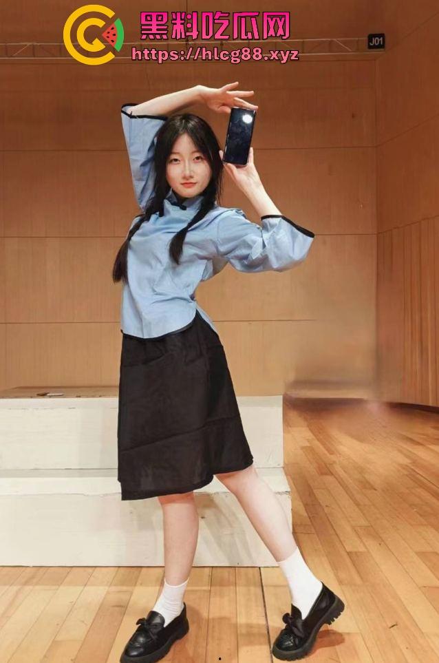 宁夏银川传媒骚婊『王思辉』网调露逼照撸爆鸡巴，寒假提双飞翻脸拉黑，母狗骚脸装纯还是真婊？-2