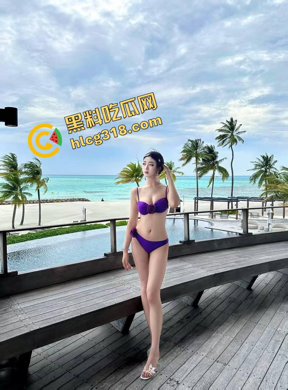 本想帮隔壁妹子炒个菜,结果她光身子出来说调料在高处,刚抱起来就干上了,出租屋啪啪太带感!-1