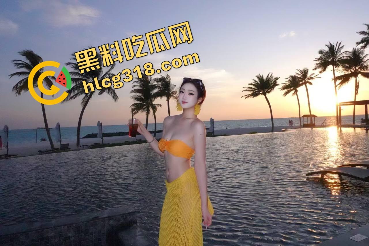 本想帮隔壁妹子炒个菜,结果她光身子出来说调料在高处,刚抱起来就干上了,出租屋啪啪太带感!-4