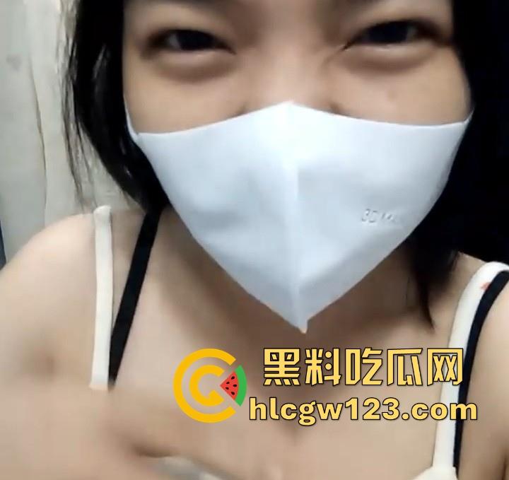 00后百合好闺蜜 都是极品性感萝莉 一起在商场玩露出 更衣间互舔自慰 鲍鱼超嫩强烈推荐!-4