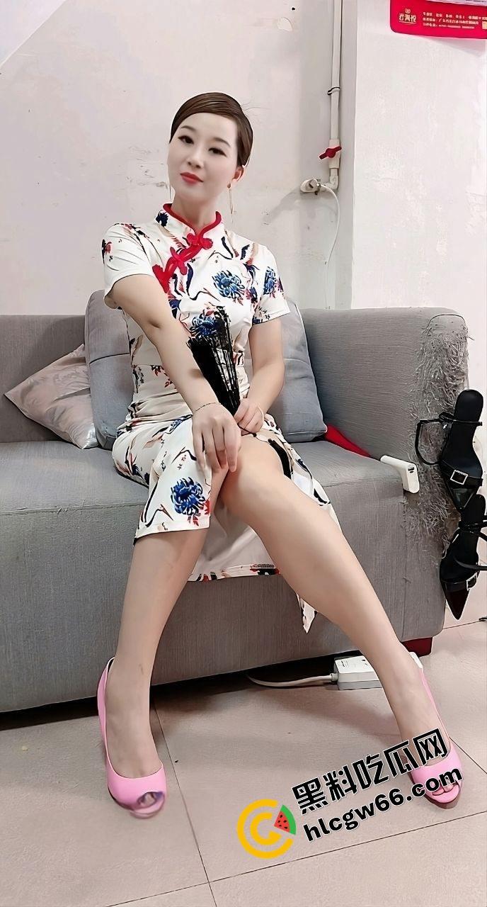 北京婊子老师【高淑芳】从补课女神变老骚货，离婚十多年浪成淫洞，黑人轮干松成拳交桶还挂乳环！-1