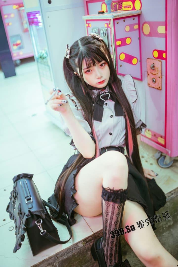 推特福利姬「落落Raku」cos极致的骚女仆 自慰户外露出  和小姐妹互相成就 被金主乖乖调教（70P私拍+40V福利视频合集）-43