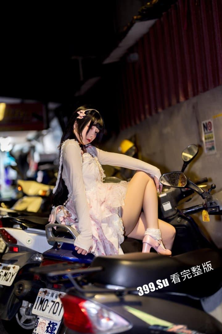 推特福利姬「落落Raku」cos极致的骚女仆 自慰户外露出  和小姐妹互相成就 被金主乖乖调教（70P私拍+40V福利视频合集）-50