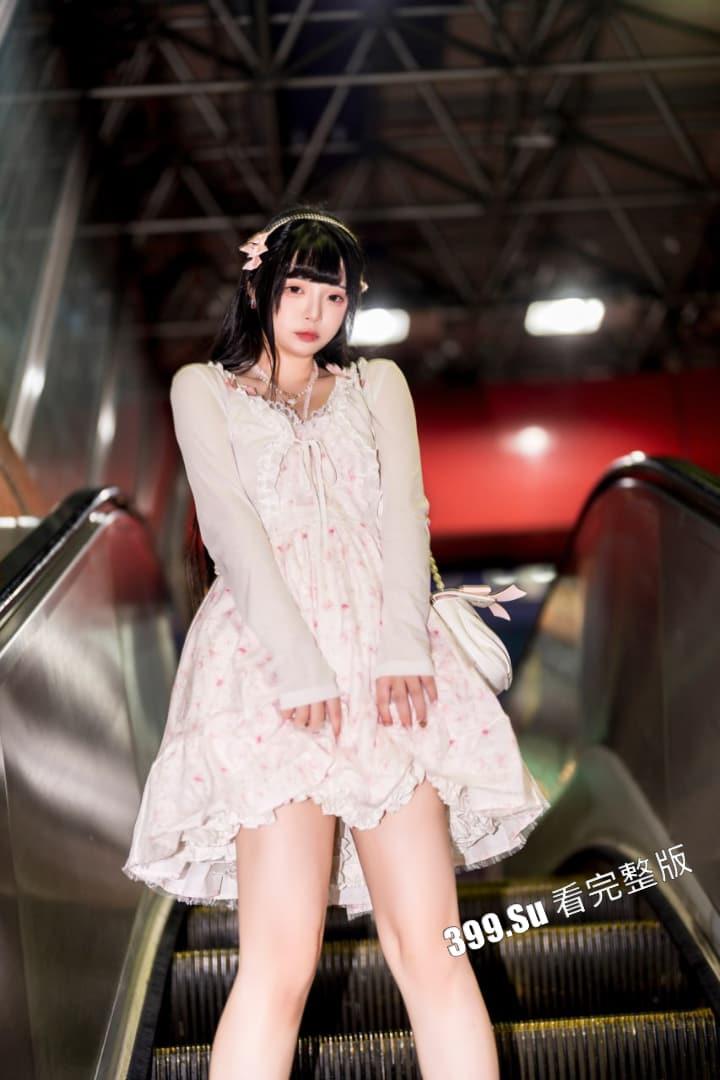 推特福利姬「落落Raku」cos极致的骚女仆 自慰户外露出  和小姐妹互相成就 被金主乖乖调教（70P私拍+40V福利视频合集）-52