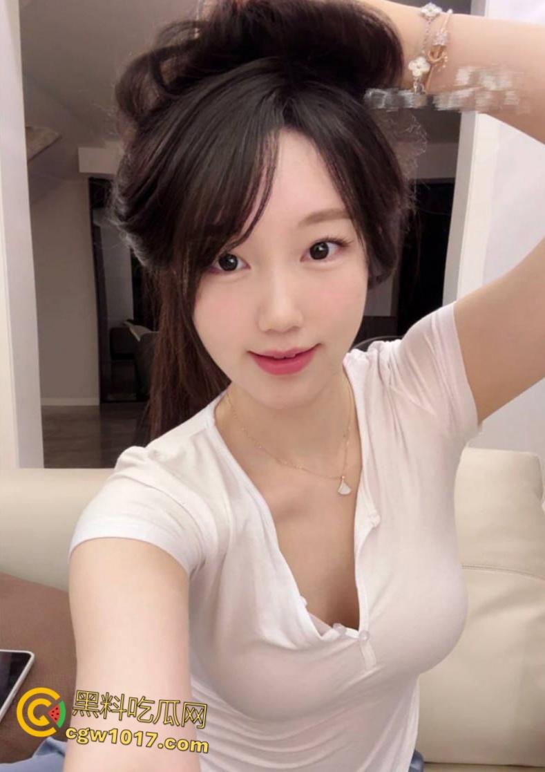 上海世界小姐【荔枝】，下海三天开价3万，文能双语撩骚跳淫舞，武能露脸挨操玩无套，堪称全能高端花魁！-5