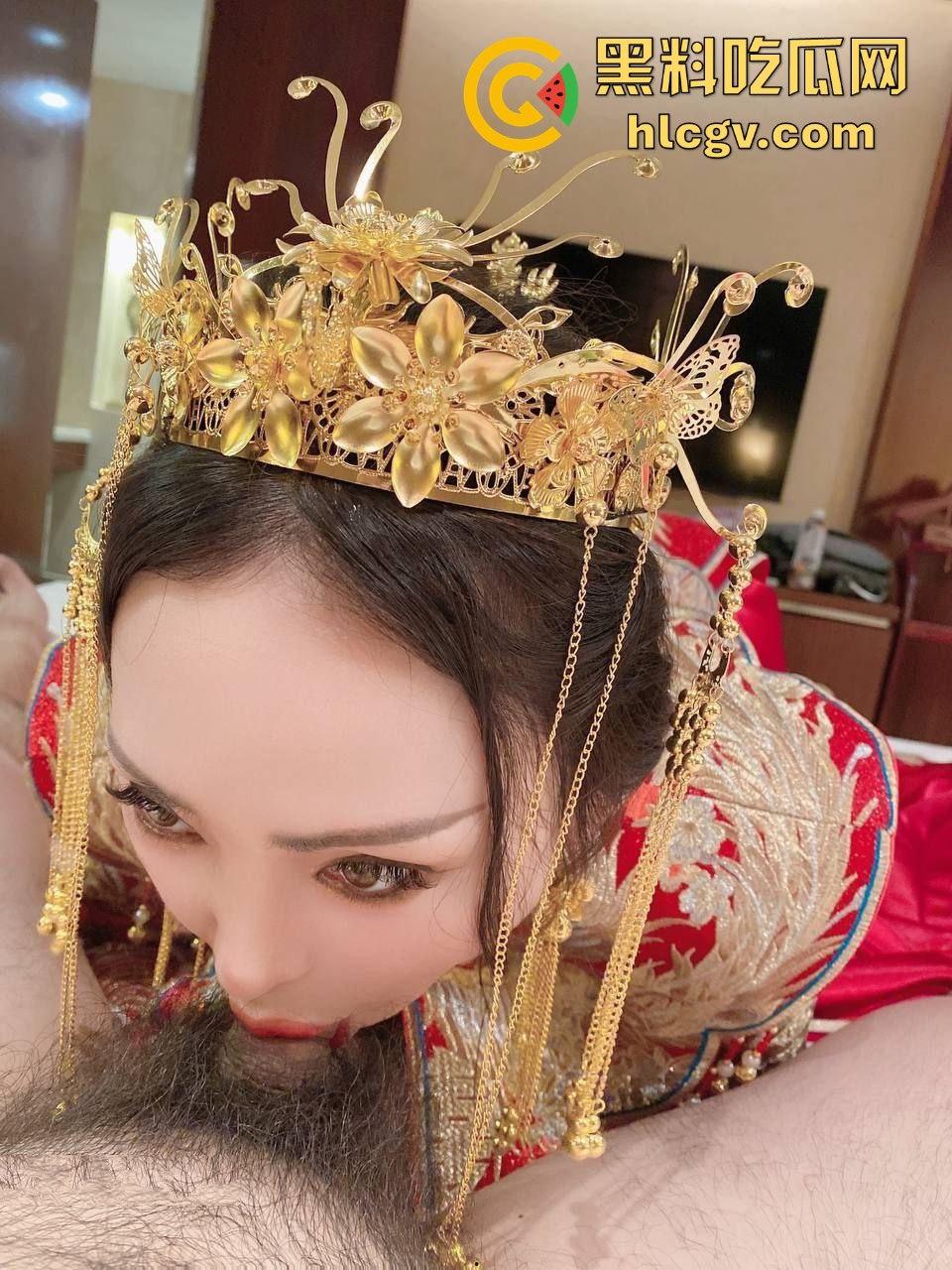 土豪玩物婚前夜变绿帽奴！洞房前穿婚纱伺候主子，新婚老公惨成绿帽工具人！-16