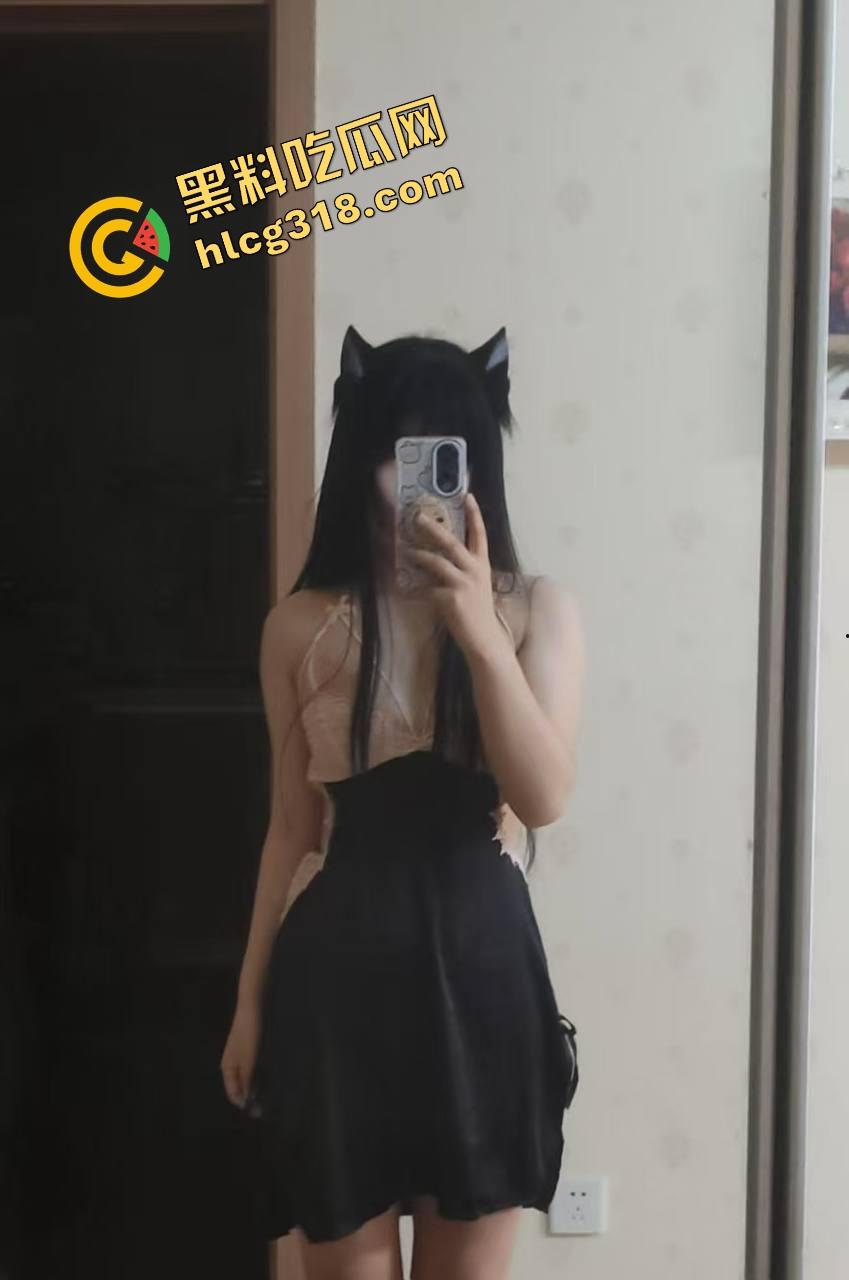 被当人肉飞机杯内射，骚穴一插到底，装不下精子都还要继续被干，真他妈太涩太带劲！-1