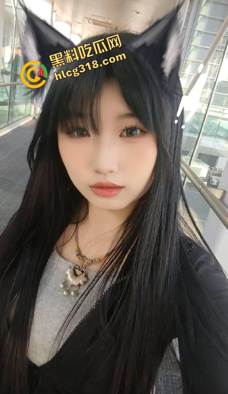 被当人肉飞机杯内射，骚穴一插到底，装不下精子都还要继续被干，真他妈太涩太带劲！-3