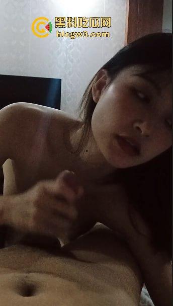 骚浪头牌技师舔得大哥嗷嗷叫！足交舔脚吞精湿透，车震玩出高难度姿势，女上位摇到灵魂出窍！-3