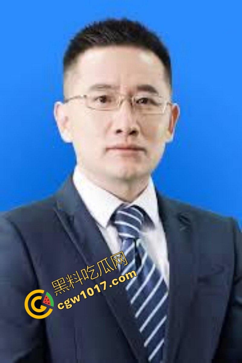 湖南省人民医院副院长【祖雄兵】与眼科女主任【曾琦】偷情视频曝光！职务淫乱，权色交易，家中沙发偷欢，引发全网哗然！-4