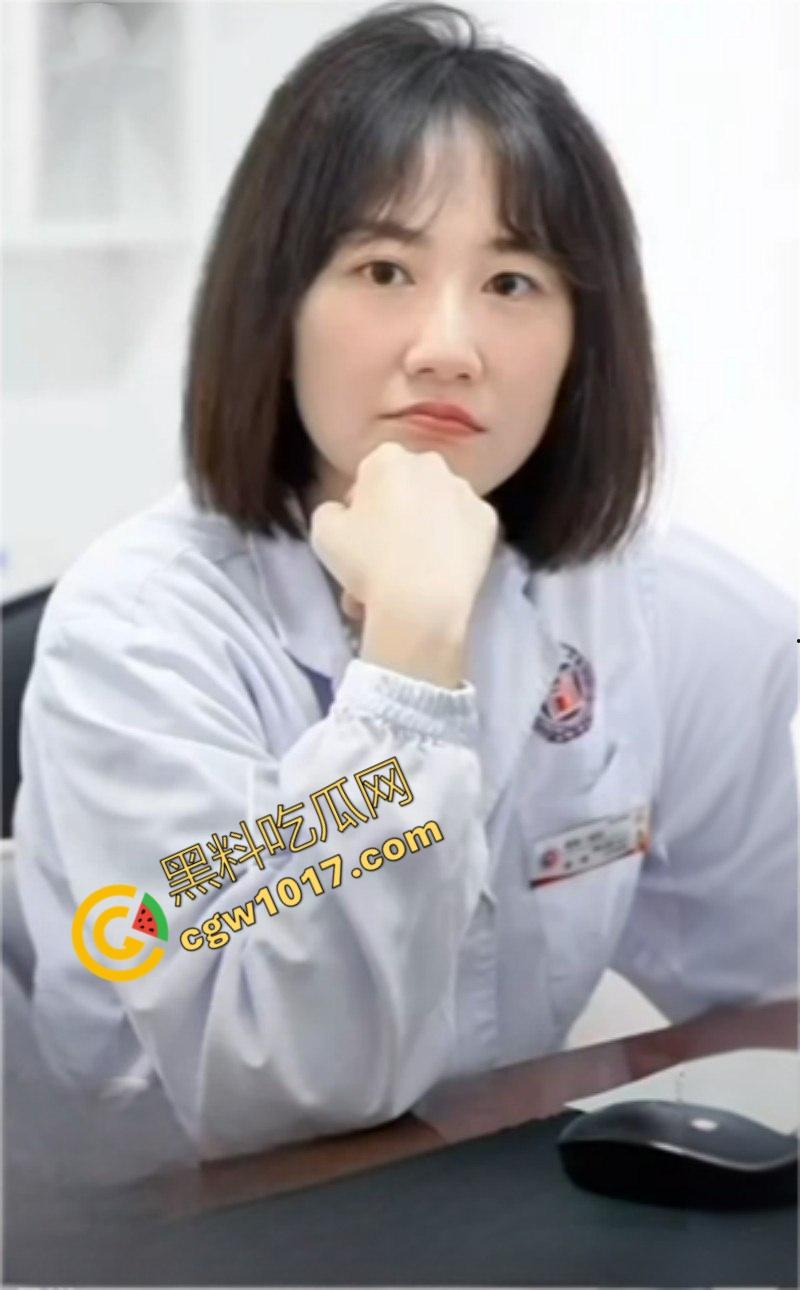 湖南省人民医院副院长【祖雄兵】与眼科女主任【曾琦】偷情视频曝光！职务淫乱，权色交易，家中沙发偷欢，引发全网哗然！-6