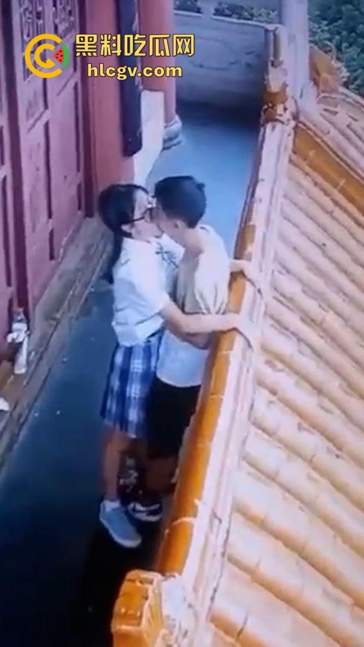 河南老君山风景区监控泄密 工程学院朱婷与男友露天啪啪视频曝光-4