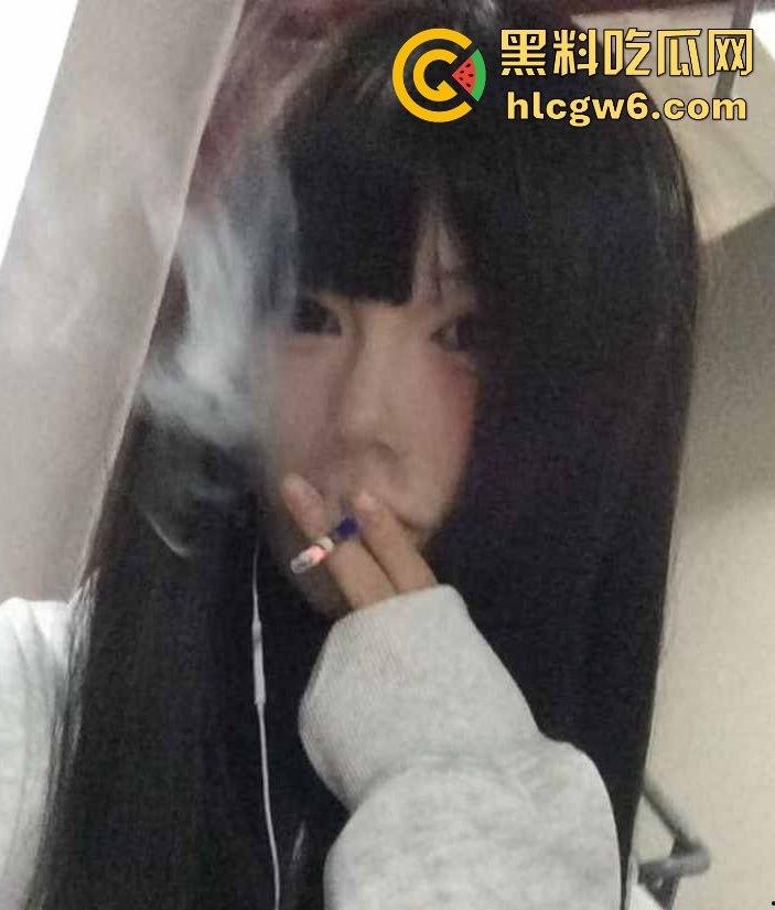 成都19岁反差小萝莉【陈欣怡】不雅视频全网疯传！可爱得像天使，粉嫩嫩的小脸蛋配上白花花的美乳嫩穴！-7