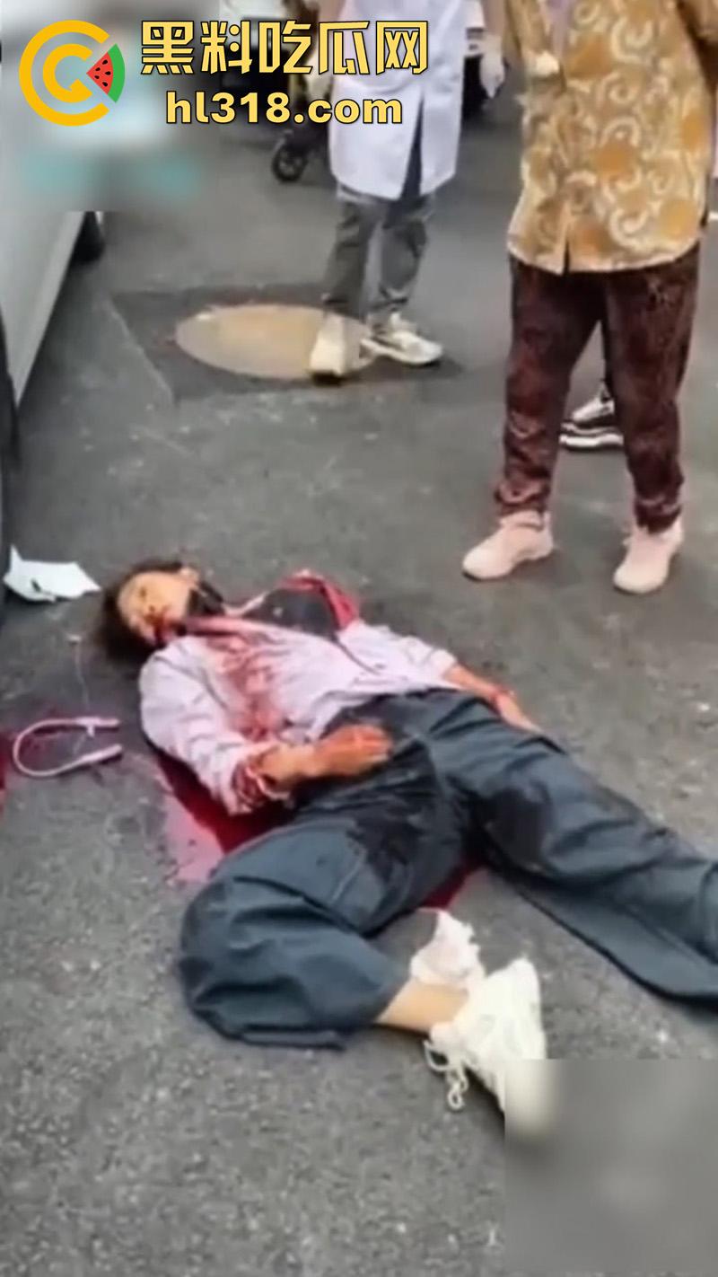 女子出轨被老公刀杀，云南夫妻在南京打工，想不到已婚妻子竟出轨工头，遭老公连捅数刀当场身亡！-7