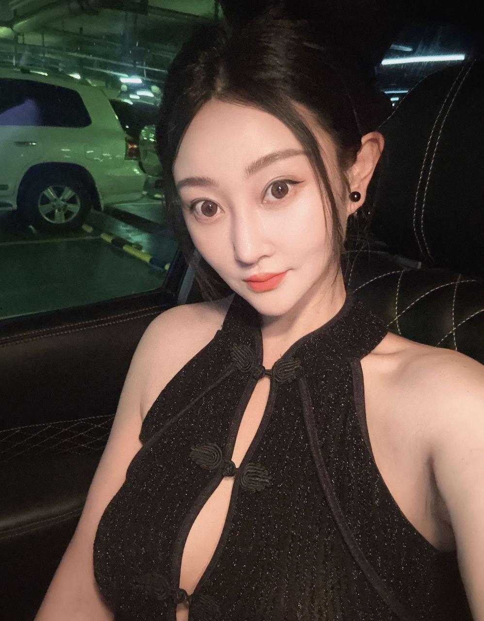 绍兴人妻『阮诗』跨年猛料 和情人在床上啪啪正嗨 异地老公打来电话 她边撒娇边高潮逼里藏着的鸡巴还没拔出来！-1